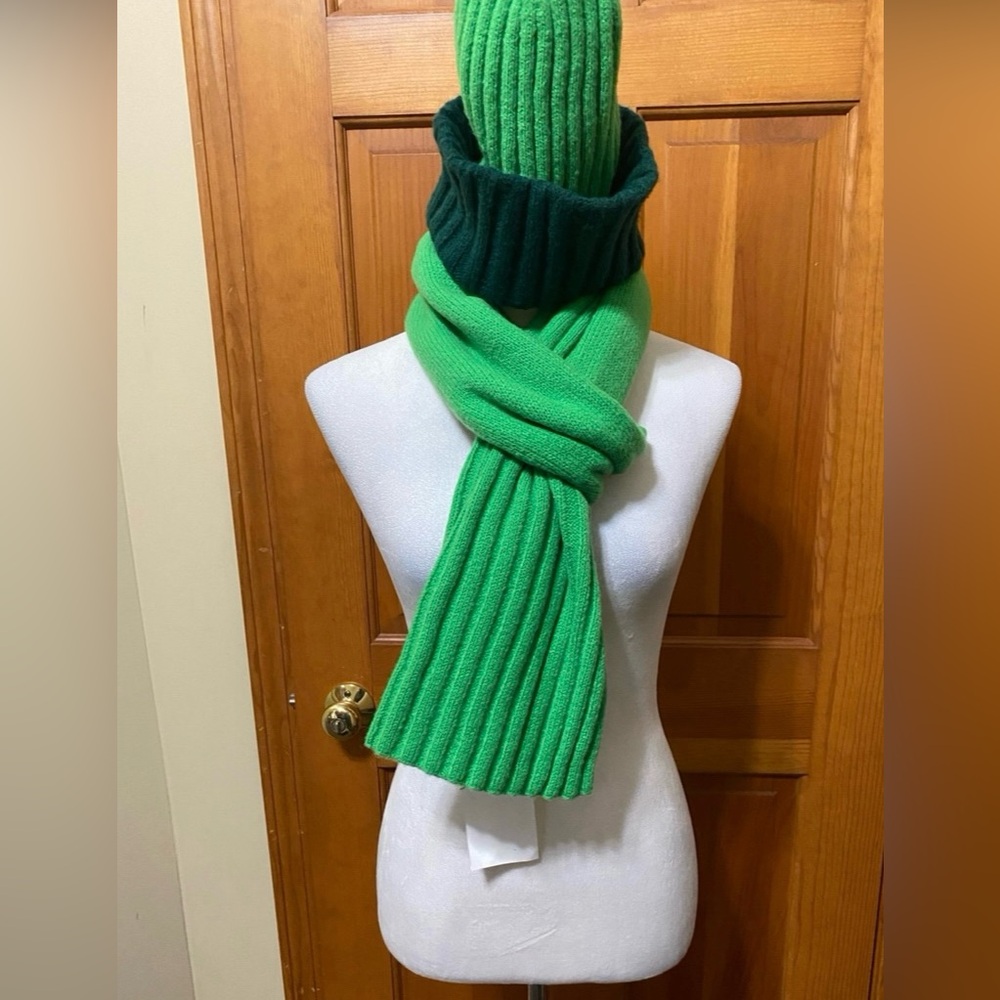 NWT ON 34 St Colorblocked Beanie and Scarf - Picture 3 of 5